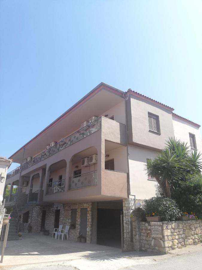 Christopher Apartments Áfitos Exterior foto
