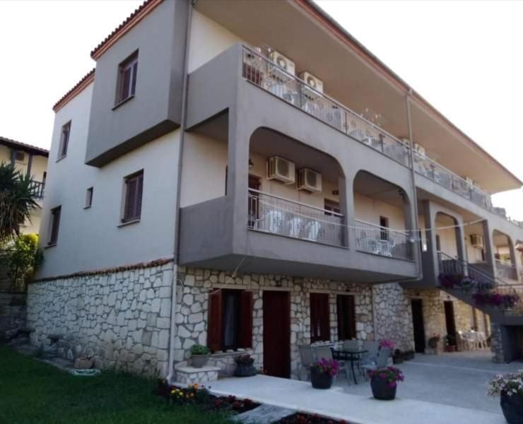 Christopher Apartments Áfitos Exterior foto